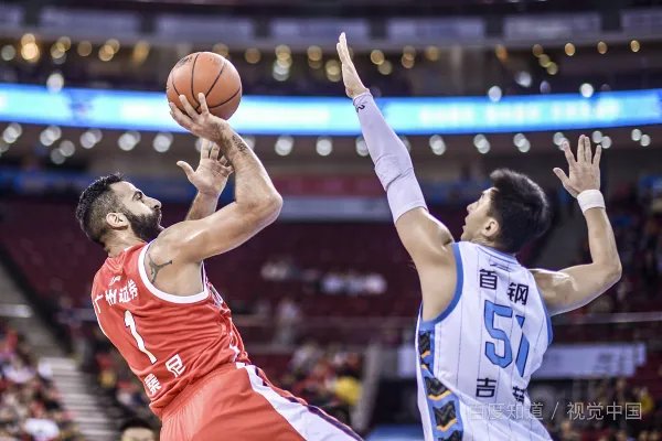 前首钢队长吉喆去世，年仅33岁，从高光到落幕，他的‘晚年’都发生了什么？