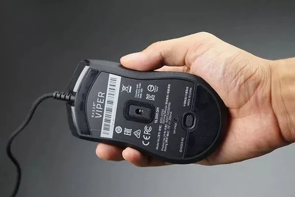 Razer Viper毒蝰游戏鼠标拆解评测