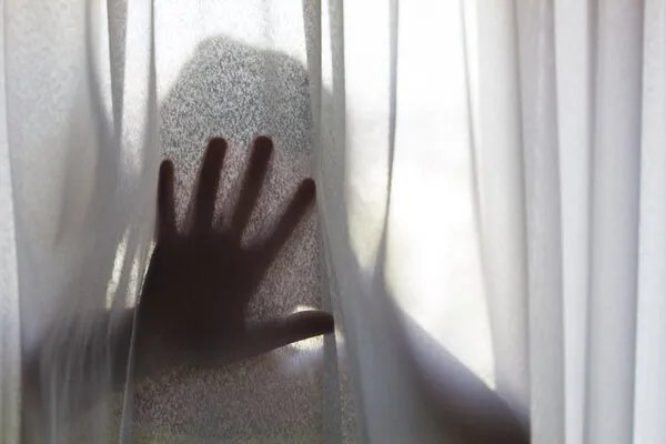 可怕！玩密室逃脱被吓到住院！人真的会被吓死吗？