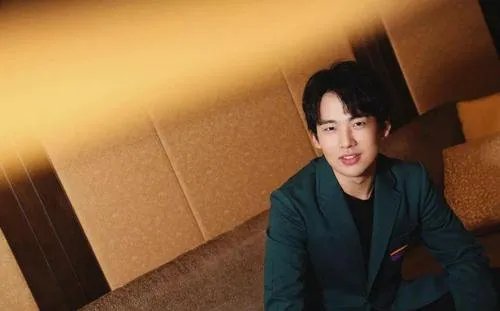 为什么郭麒麟现在登上了这么多的综艺，背后到底有谁在为其撑腰？