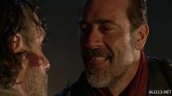 《行尸走肉》第七季正式开播 人气角色格伦、魂斗罗已领便当！