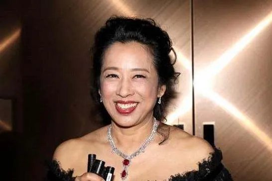 朱玲玲如此漂亮，霍震霆为何却舍得离婚？后来怎样？