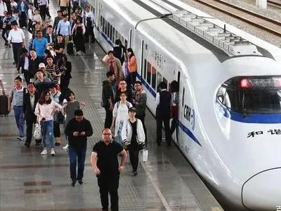 男子高铁霸座被行拘5日，高铁霸座会受到哪些处罚？