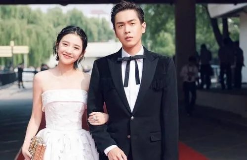 顺利产女后出院的唐艺昕，是否在整个生产过程中都有丈夫陪同？