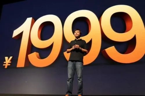 雷军发布会猛怼友商，小米未来真的要一直与荣耀“死磕”吗?