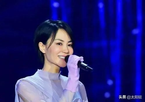 西班牙传奇门将卡西利亚斯正式退役，你怎么看？