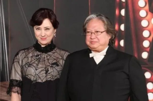 洪金宝的老婆叫什么名字,洪金宝比老婆大几岁