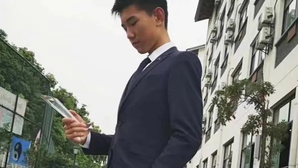 中国留学生张一得去世，他的父亲给了他怎样的教育？