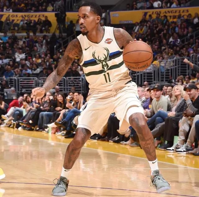 TT汤普森和卡戴珊是如何认识的？