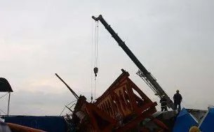 深圳地铁龙门吊倒塌，事故发生的原因是什么？