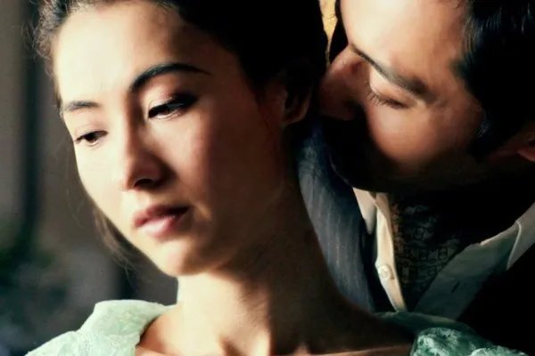 向华强太太陈岚，为何多次发文嘲讽张柏芝？