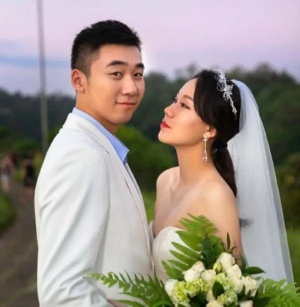 被闺蜜搭档夺走男友的羽毛球奥运冠军赵芸蕾现在感情生活如何？