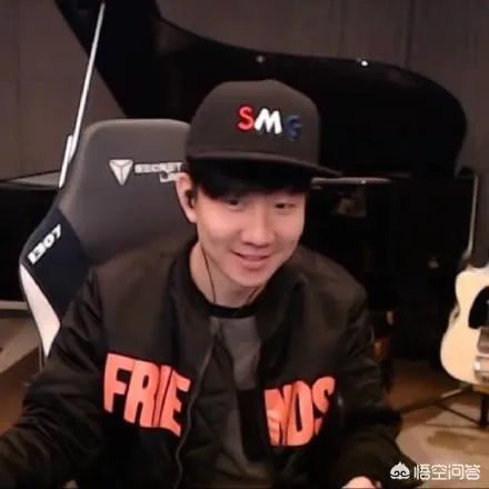 丁俊晖网吧玩游戏上热搜，娱乐圈有哪些喜欢“泡网吧”的艺人？