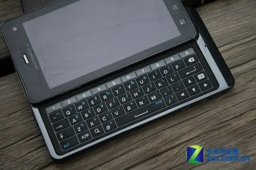 W网双核DROID三世 摩托罗拉ME863评测