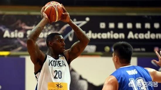 你认为现在的韩国男篮和中国男篮是一个级别的球队吗？为什么？