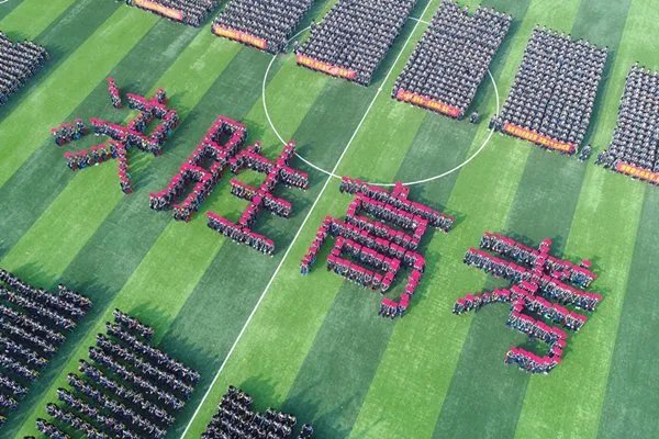 湖南18岁绝美女生高考前去世，自愿捐出遗体，你有什么想对她说的？