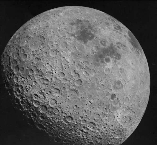 月球到底能不能自转？为什么人类只能看到月球的一面？