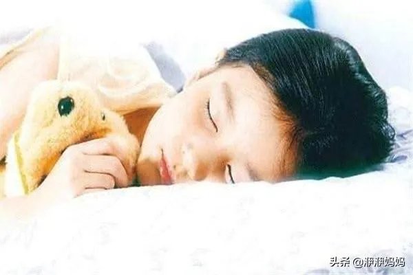 小卧室如何交错上下 床男孩女孩一起住