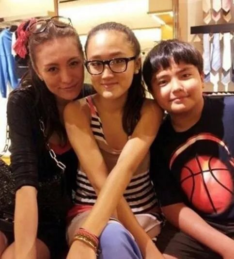 巴特尔女儿迪菲身高曝光 惊艳生活照曝光与父亲关系好