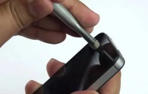 11招教你清洁电子设备：脏东西别用牙签挑