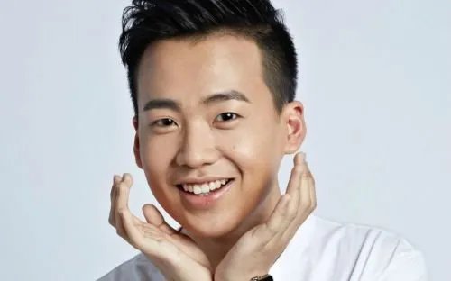 为什么郭麒麟现在登上了这么多的综艺，背后到底有谁在为其撑腰？