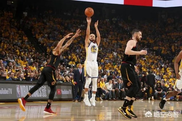 总决赛G1，怎么看裁判最后一次进攻犯规的吹罚，让骑士从天堂到地狱？
