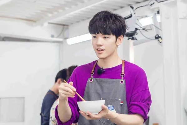 仝卓学历被撤销，继父被撤职，仝卓是如何将一手好牌打的稀巴烂的？