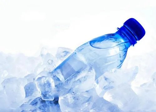 中国十大矿泉水品牌排行榜,农夫山泉称霸(百岁山垫底)