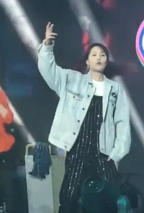 赵本山网红女儿高调曝光妈妈捧场，儿子为何却几乎从不抛头露面？