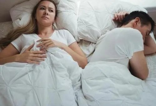 不爱了但是舍不得分手怎么办 男人对妻子没感情为啥不离婚