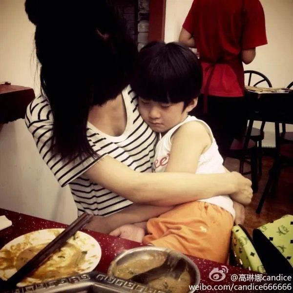 国际名模张亮的老婆是谁？也就是张天天的妈妈。求几张他们的照片啊啊 ……