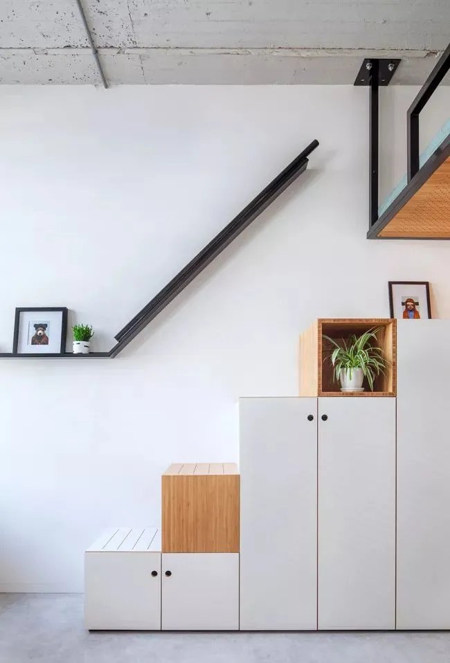 环球家居悬吊式卧室,书柜式阶梯，都是小空间好招数！