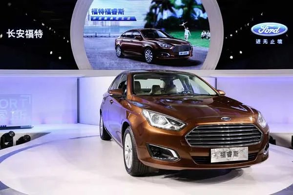 福特中国回应错把牛年当马年，相关负责人应该被惩罚吗？