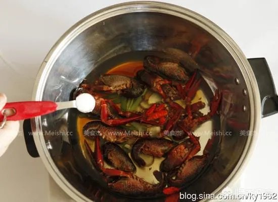 小龙虾的口味很多，你最喜欢吃哪个味道的？