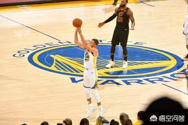 总决赛G1，怎么看裁判最后一次进攻犯规的吹罚，让骑士从天堂到地狱？