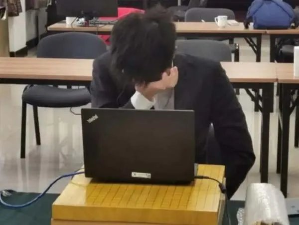 柯洁赢了申旻埈后，是不是很快就能拿到世界冠军了？