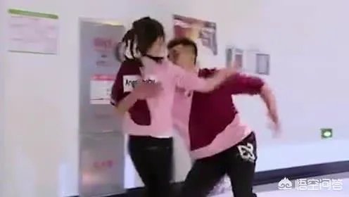 郭艾伦跑男撕名牌PK Anglebaby毫不留情，这是放飞自我的真实郭少吗？