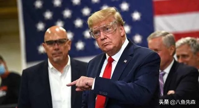 特朗普参观口罩工厂，只戴护目镜，坚决不戴口罩，对他的这波操作，你怎么看？