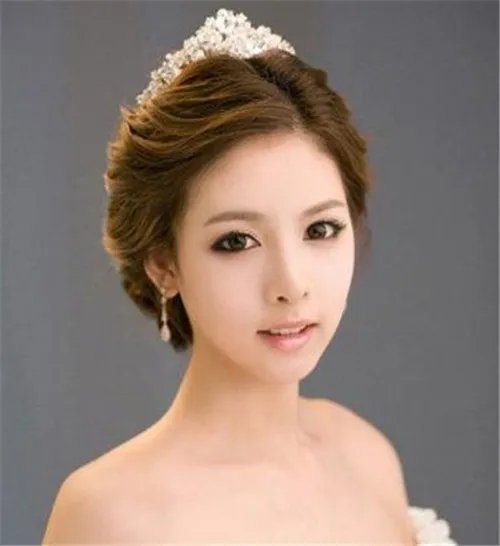 新娘盘头化妆多少钱  学盘头化妆技巧有哪些