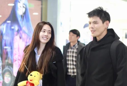 向太否认向佐出轨，郭碧婷4个小时也没发声，这件事真相是什么样的？