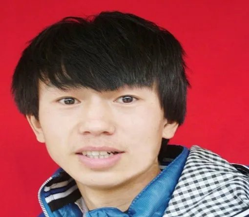 曾因一首神曲爆火，现在沦落到农村商演，庞麦郎到底经历里了什么？