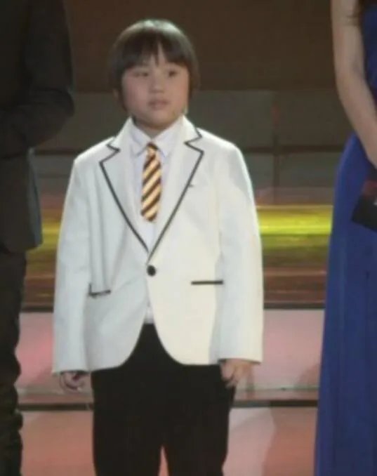 小小彬长大后的照片曝光 小彬彬小小彬太像了照片