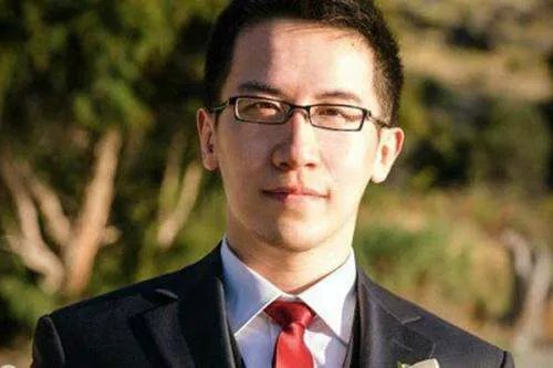 获得诺贝尔奖是很光荣的，那么第一位获得者是谁？