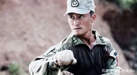 《战狼》登顶榜一，吴京却因口误被人批评，李连杰说了什么才救下吴京的？