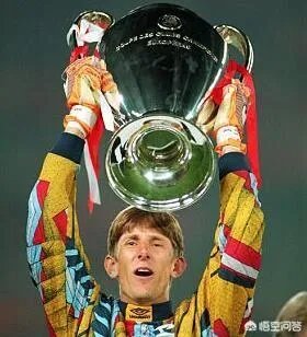 阿贾克斯淘汰皇马，历史上在欧洲属于什么级别的球队?有哪些球星?最好有个最佳阵容？