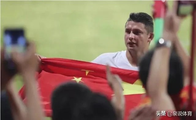 艾克森打进两个进球都与韦世豪有关，韦世豪是不是已成艾克森最好搭档？之后能在首发吗？