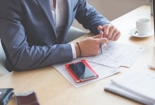 为什么逢年过节总有很多人给领导送礼？