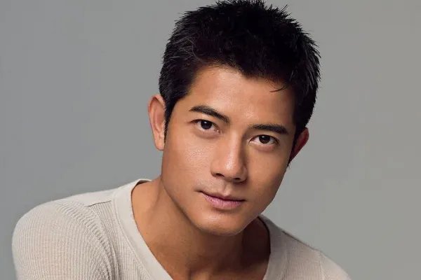 男生圆脸适合什么发型？