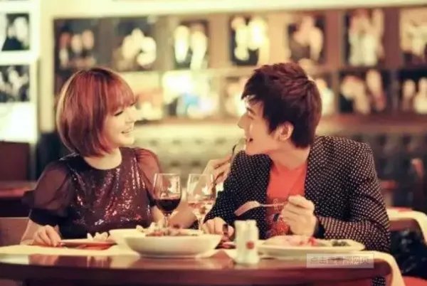 刚认识的男生约我吃饭，却让我掏钱，他这是什么心理呢？