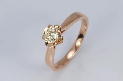 情侣戒指买什么好 铂金戒指多少钱